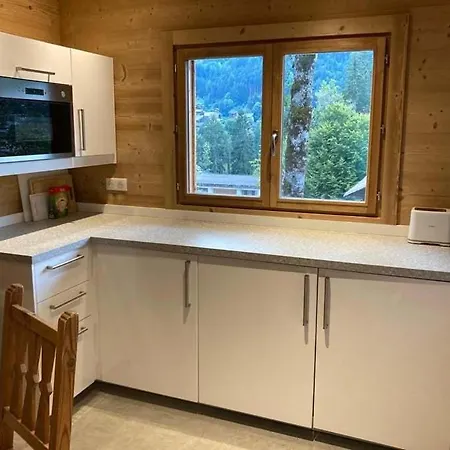 Cozy With Private Parking Sleeps 7 Chalet Montriond