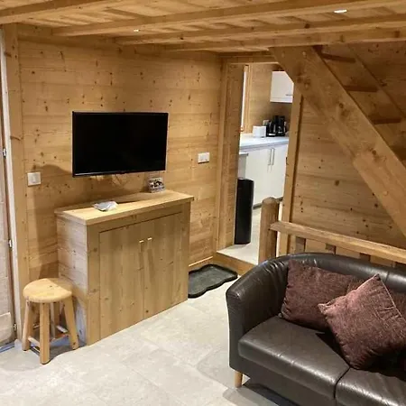 Cozy With Private Parking Sleeps 7 Chalet Montriond