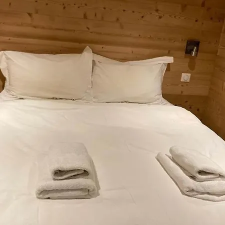 Chalet Cozy With Private Parking Sleeps 7 *