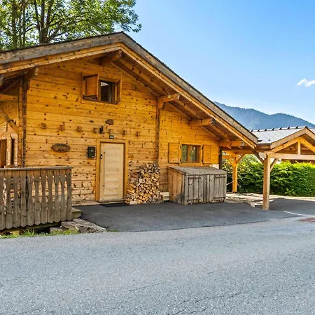 Cozy With Private Parking Sleeps 7 Chalet
