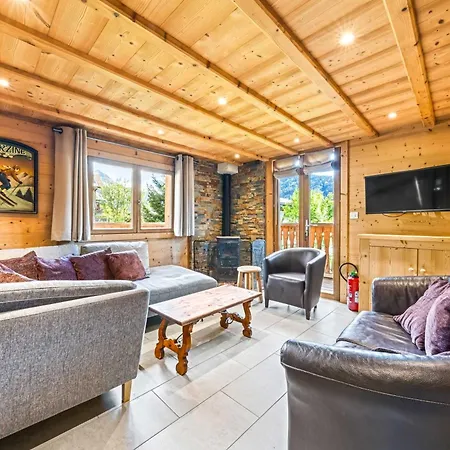 Cozy With Private Parking Sleeps 7 Chalet Montriond
