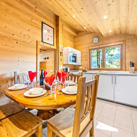 Cozy With Private Parking Sleeps 7 Montriond