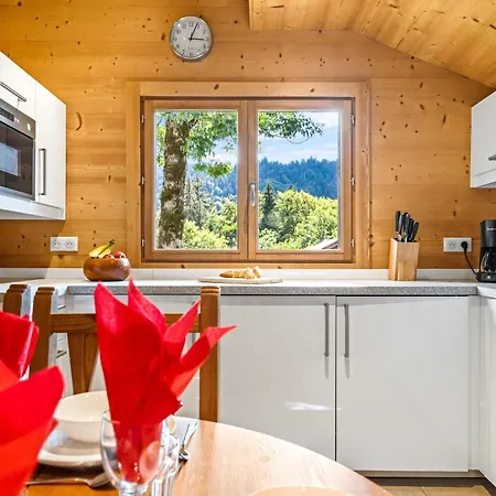 Cozy With Private Parking Sleeps 7 *