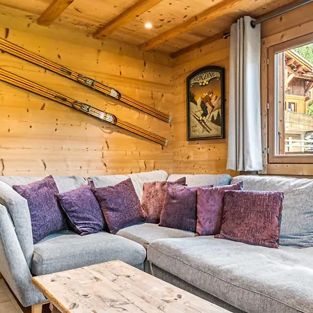 Chalet Cozy With Private Parking Sleeps 7 *