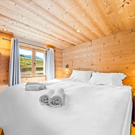 Cozy With Private Parking Sleeps 7