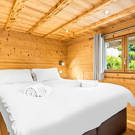 Cozy With Private Parking Sleeps 7 *