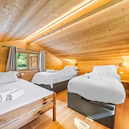 Cozy With Private Parking Sleeps 7 Chalet Montriond