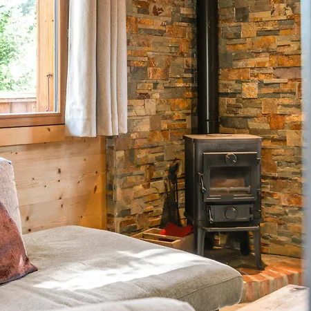 Cozy With Private Parking Sleeps 7 *