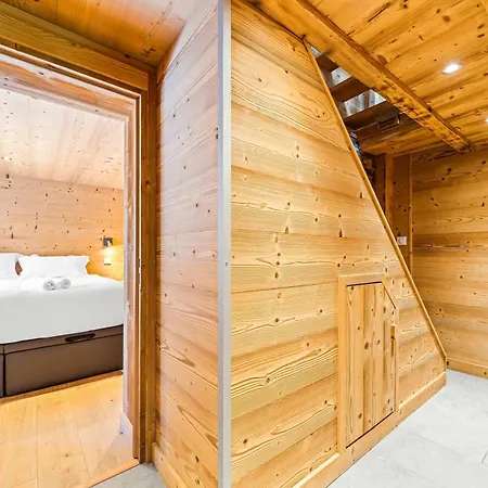 Cozy With Private Parking Sleeps 7 Chalet Montriond