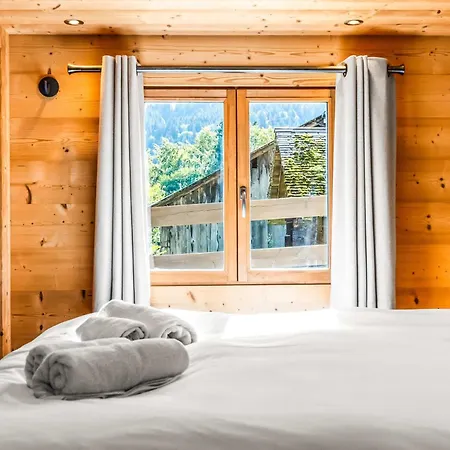 Cozy With Private Parking Sleeps 7 Chalet