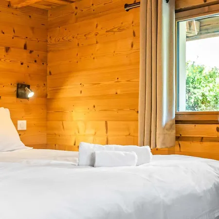 Cozy With Private Parking Sleeps 7 Chalet *
